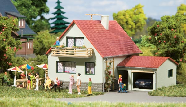 House with garage<br /><a href='images/pictures/Auhagen/12222.jpg' target='_blank'>Full size image</a>